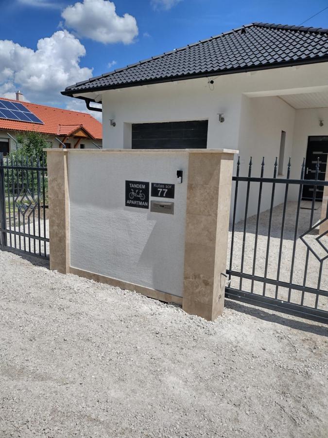 Tandem Apartman Kapolnasnyek ภายนอก รูปภาพ